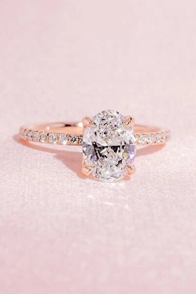 Crystal Diamond Zirconia Işıklı Kutuda 0.75 Karat Oval Yüzük