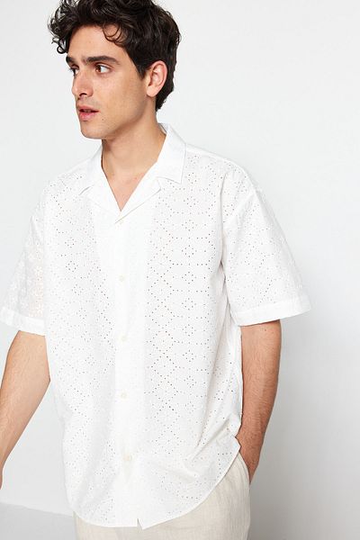 Trendyol Collection Weißes Oversize-Sommerhemd mit Stickereimuster - TMNSS23GO00136