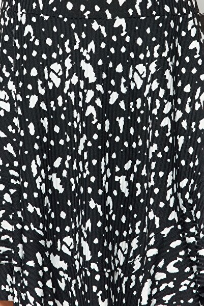 Trendyol Collection Black Strappy Flounce Mini pletená kombinéza s šortkami TWOSS23TU00044