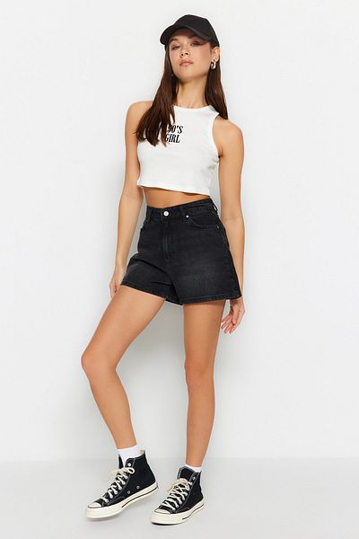 Trendyol Collection Schwarze Denim-Shorts mit hoher Taille TWOSS23SR00199