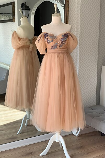 Lenta Moda Ten Rengi Drapeli Ve Renkli Dantel Detaylı Midi Boy Abiye Ve Gece ...