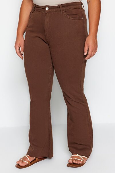 Trendyol Curve Barna, kivágott szárú, spanyol szárú, bő szabású, nagy méretű farmernadrág TBBSS23AR00007