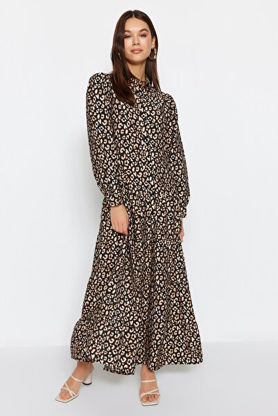 Trendyol Modest Tkané košilové šaty s černým leopardím vzorem TCTSS23EB00022