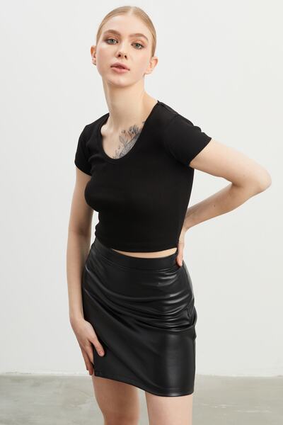 modavingo Kadın Siyah Havuz Yaka Kaşkorse Crop Body