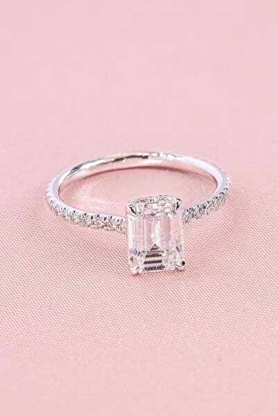 Crystal Diamond Zirconia Kadın 1.49 Karat Baget Yüzük