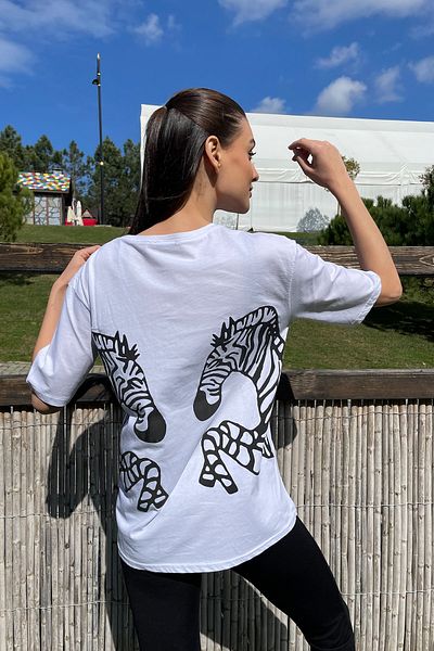 Trend Alaçatı Stili Women's White Crew Neck Back and Front Zebra Printed Oversize T-Shirt ALC-X9992