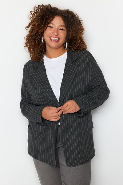 Trendyol Curve Gestreifte gewebte Blazerjacke TBBSS23AG00017