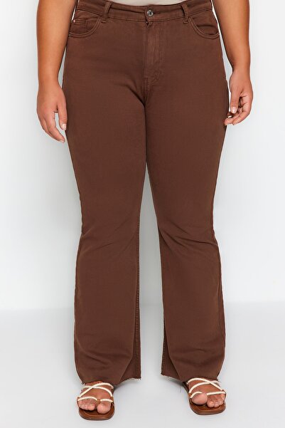 Trendyol Curve Barna, kivágott szárú, spanyol szárú, bő szabású, nagy méretű farmernadrág TBBSS23AR00007