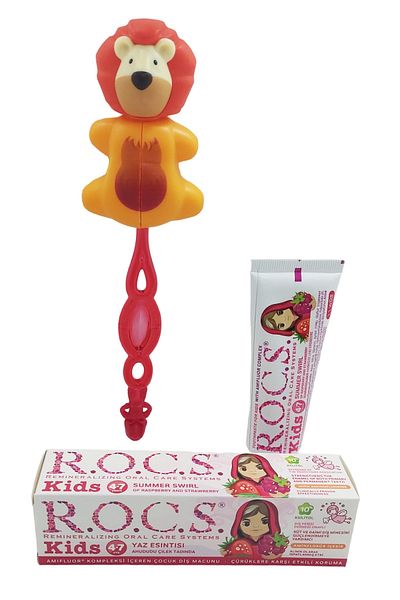 R.O.C.S. مجموعة العناية بالفم للأطفال بعمر 4-7 سنوات - معجون التوت + فرشاة أطفال حمراء + حاوية تخزين الأسد