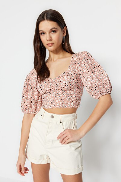 Trendyol Collection Πλεκτή μπλούζα με ροζ λουλουδάτο μοτίβο με εφαρμογή Crop Wrap TWOSS21BZ0307
