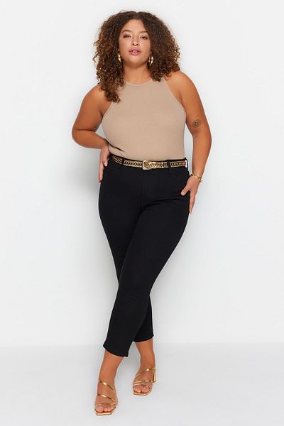 Trendyol Curve Nicht verblassende schwarze, dehnbare Skinny-Jeans mit hoher Taille TBBSS23AR00015