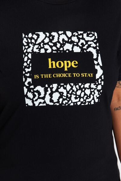 Trendyol Curve Černé tričko s potiskem Crew Neck – 100% bavlna TBBSS23BF00025