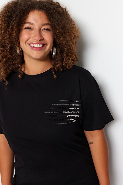 Trendyol Curve Černý Crew Neck Slogan Tištěný 100% bavlna Pletené Tričko Velké velikosti Šaty Tbbss23Ah00162