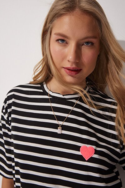 Happiness İstanbul Dámské černobílé pohodlné tričko s detailní výšivkou srdce CR00404