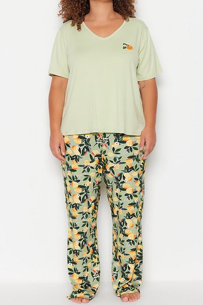Trendyol Curve Mintgrünes bedrucktes Pyjama-Set aus Strick TBBSS23AI00005