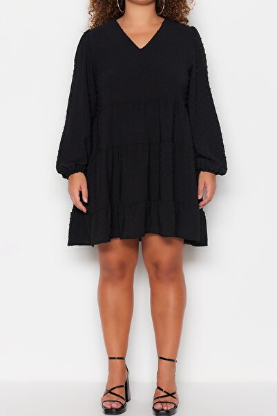 Trendyol Curve Μαύρο υφαντό φόρεμα σιφόν με V λαιμόκοψη TBBSS23AH00178