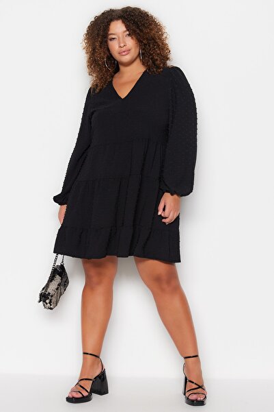 Trendyol Curve Μαύρο υφαντό φόρεμα σιφόν με V λαιμόκοψη TBBSS23AH00178