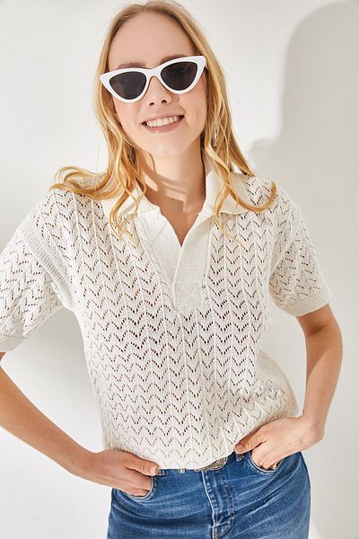 Olalook Ecrufarbene, durchbrochene Strickbluse mit Polokragen und seitlichem Schlitz für Damen BLZ-19002216
