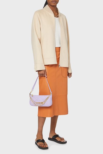 Love Moschino حقيبة مبطنة مع تفاصيل سلسلة الشعار وحقيبة حزام قابلة للإزالة Jc4258pp0gka0651