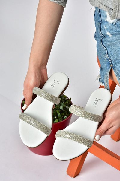 Fox Shoes M272003509 Papuci de damă cu detalii cu piatră albă