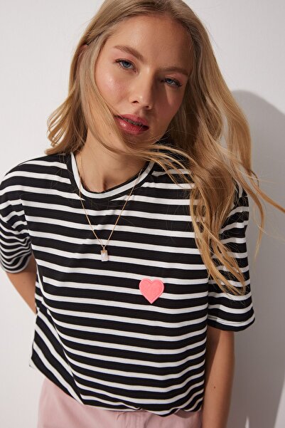 Happiness İstanbul Dámské černobílé pohodlné tričko s detailní výšivkou srdce CR00404