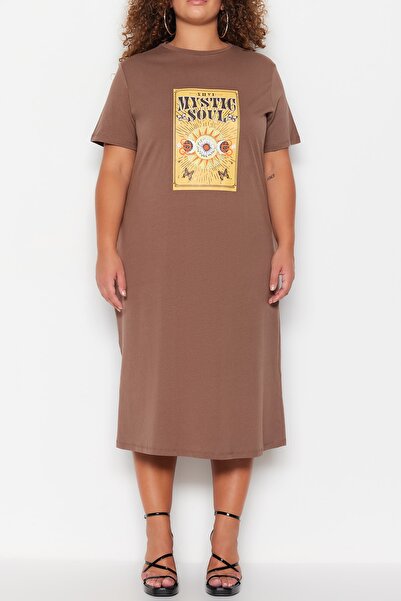 Trendyol Curve Nagy méretű barna kötött ruha - nyakú, nyomott és hasított, 100% pamut TBBSS23AH00156