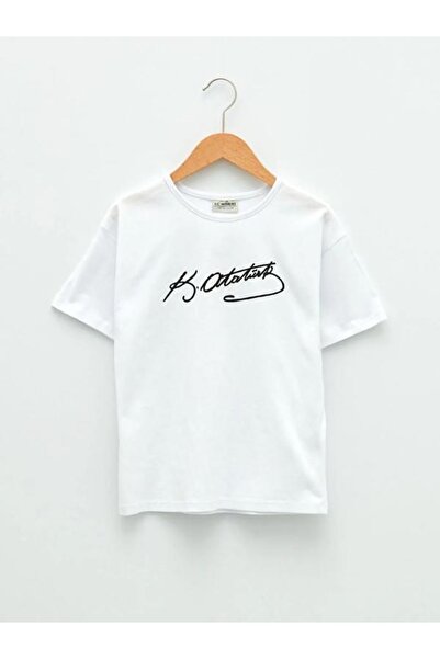 LC Waikiki Детска тениска с къс ръкав, яка тип „велосипедна“ и отпечатан подпис