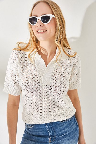 Olalook Ecrufarbene, durchbrochene Strickbluse mit Polokragen und seitlichem Schlitz für Damen BLZ-19002216