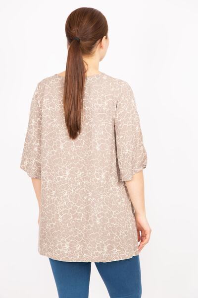 Şans Γυναικεία μπεζ μεγάλου μεγέθους υφαντό ύφασμα βισκόζης μπροστά με κουμπιά κοντομάνικη μπλούζα 65n35879