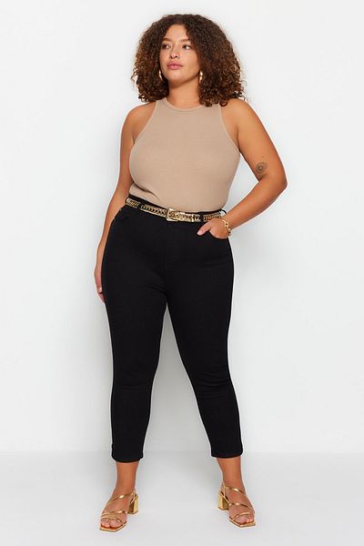 Trendyol Curve Basic-Strick-Tanktop mit Neckholder-Kragen in Nerzfarben TBBSS23CV00001