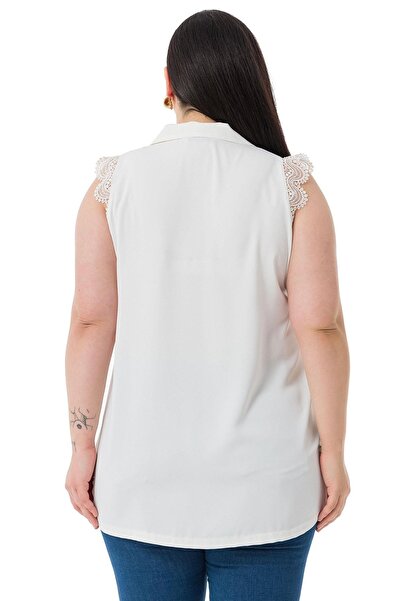 DISENTIS MODEST Plus Size Sleeveless White Shirt with Lace Detail on the Shoulders and Side Slits