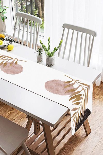 Realhomes Μοντέρνο Suede Runner με αφηρημένη εικονογράφηση σε λευκό φόντο και μοτίβα φεγγαριού και φύλλων