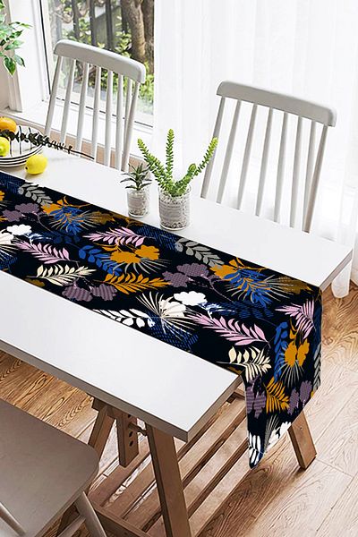 Realhomes Ψηφιακό τυπωμένο σχέδιο Suede Runner με πολύχρωμο μοτίβο φύλλων σε μαύρο φόντο