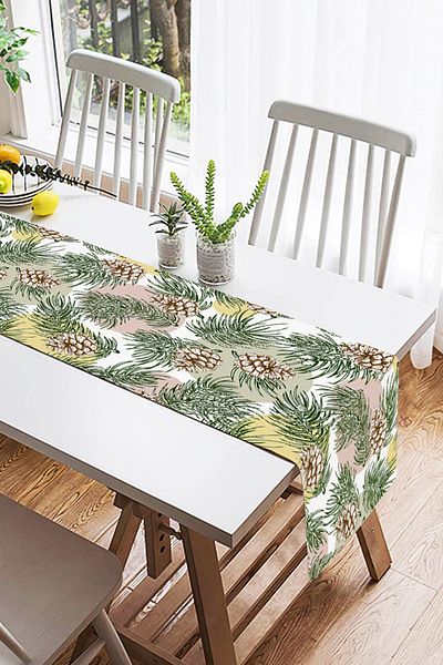 Realhomes Ψηφιακό τυπωμένο προσαρμοσμένο σχέδιο Suede Runner με πολύχρωμα πουά φθινοπωρινά φύλλα με λευκό φόντο