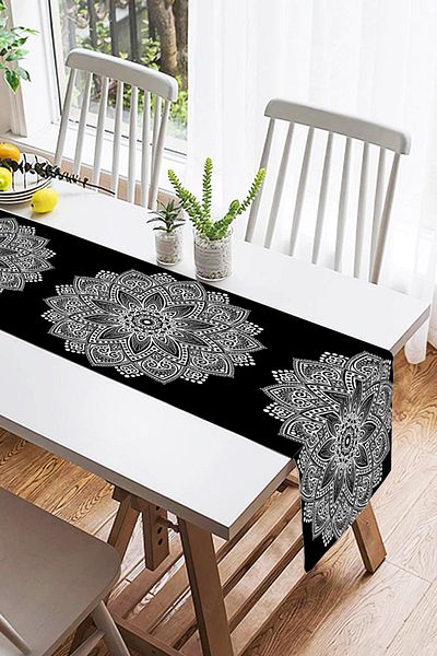 Realhomes Runner decorativ din piele intoarsa cu design mandala alb-negru