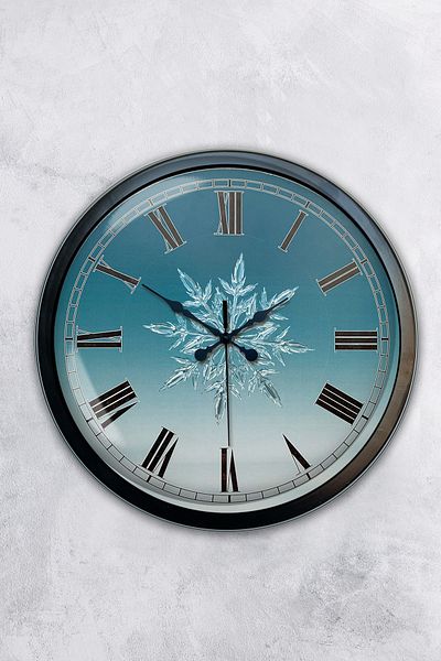Kasva Concept 40 cm Black Metal Snowflake Wall Clock