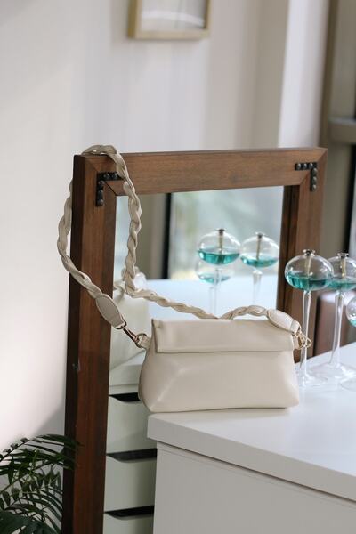 Moom Bag Ženska krem pletena torba za rame sa mekom teksturiranom ručkom i ve...