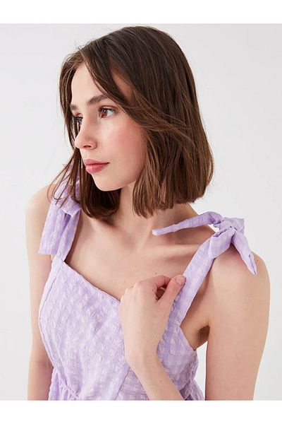 LC Waikiki Xsıde Kariertes Damenkleid mit quadratischem Kragen und Riemen