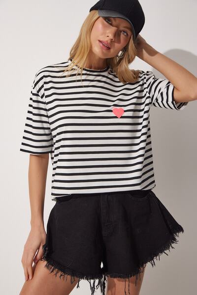 Happiness İstanbul Γυναικείο άνετο μπλουζάκι με Λεπτομερές Κέντημα με Μαύρη Κ...