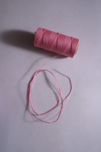 Eskişehir hobi sanat 100 μέτρα 0,7 mm κερωμένο σχοινί ροζ χρώματος Στριφτάρι Δερμάτινο κολιέ ραπτικής Σχέδιο κοσμήματος Σχοινί βραχιολιών