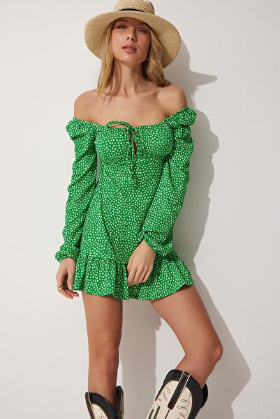 Happiness İstanbul Γυναικείο πλεκτό φόρεμα με πράσινο φλοράλ Κάρμεν, καλοκαιρινό πλεκτό φόρεμα UB00040