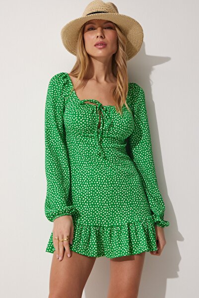 Happiness İstanbul Γυναικείο πλεκτό φόρεμα με πράσινο φλοράλ Κάρμεν, καλοκαιρινό πλεκτό φόρεμα UB00040