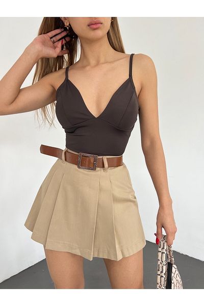 Fav Style Detailní dámské krátké šortky s páskem vpředu v béžové barvě