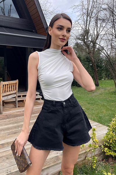 Trend Alaçatı Stili Pantaloni scurți din denim, negri, cu cinci buzunare, talie înaltă, spălați cu zăpadă, cu ciucuri ALC-X9981