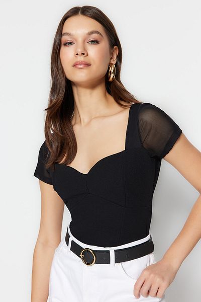 Trendyol Collection Czarne dopasowane/dopasowane do ciała body z tiulu, z delikatną krepą, z elastycznej dzianiny TWOSS23BD00072
