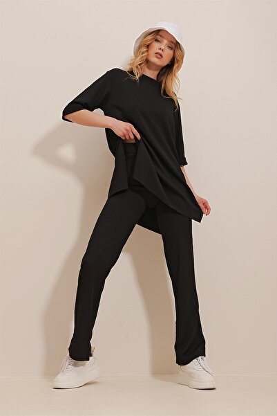 Trend Alaçatı Stili Schwarzes Hosenset mit Rundhalsausschnitt, zwei Ärmeln und Seitenschlitzen für Damen ALC-X10015
