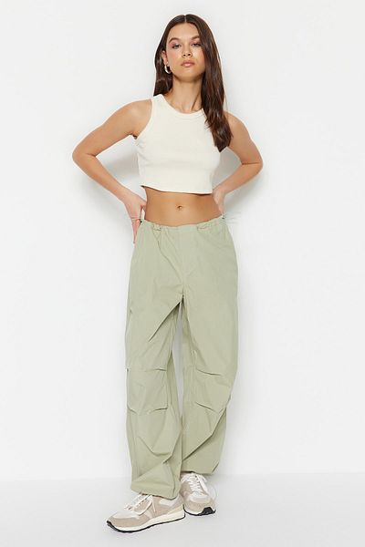 Trendyol Collection Mint Stopped Fallschirmhose mit normaler Taille TWOAW23JE00738