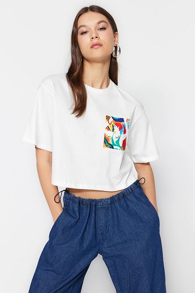 Trendyol Collection Tricou tricotat crop cu decolteu ecru - 100% bumbac, croială largă TWOSS23TS00369