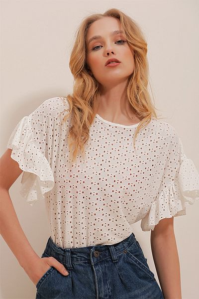 Trend Alaçatı Stili Dámská bílá halenka s hřebínkovým výstřihem ALC-X10013