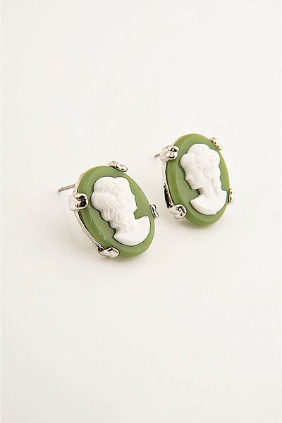 EUROMODA Queen Elizabeth Design Stud Earrings